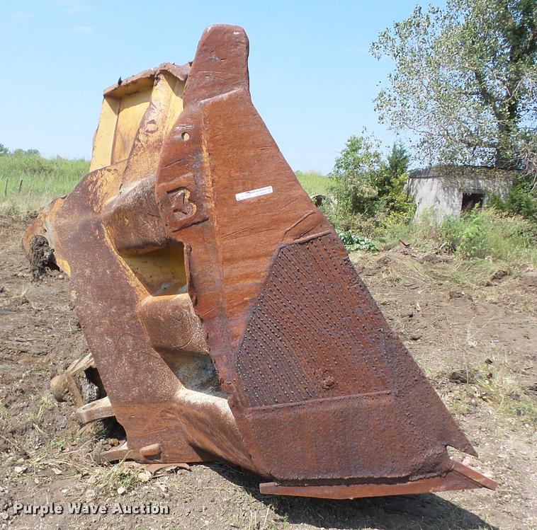 Caterpillar D11 U dozer blade in Garland, KS Item AG9443 sold Purple Wave