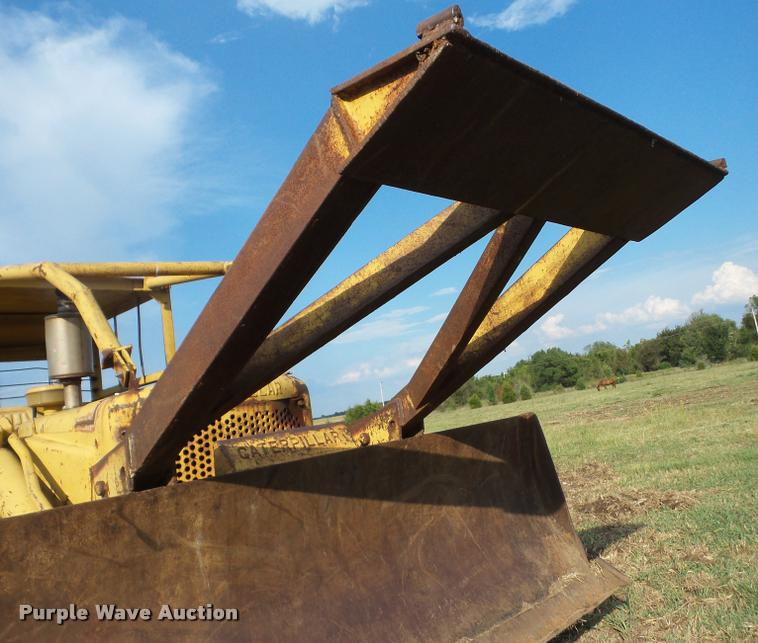 image for item AG9448 Caterpillar D6 dozer