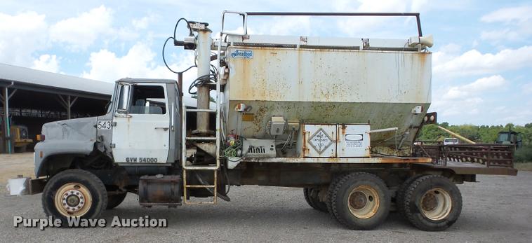 image for item AG9454 1997 Ford LNT8000 ANFO bulk handling truck