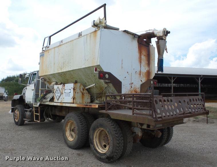 image for item AG9454 1997 Ford LNT8000 ANFO bulk handling truck