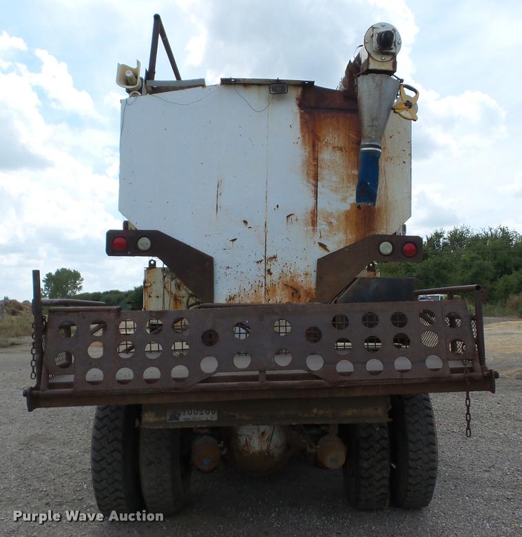 image for item AG9454 1997 Ford LNT8000 ANFO bulk handling truck