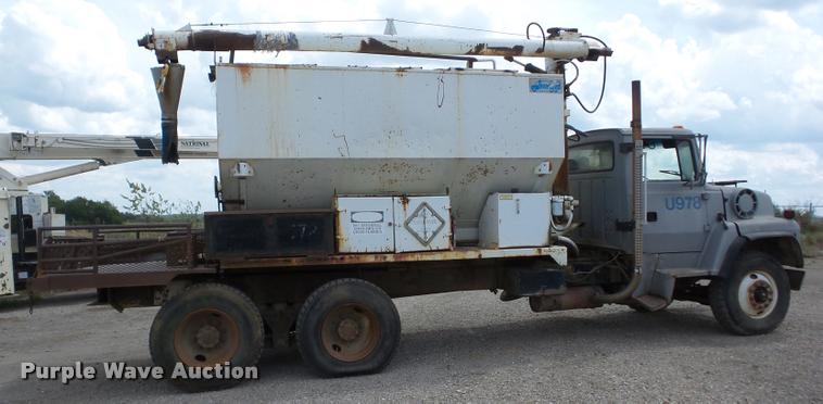 image for item AG9454 1997 Ford LNT8000 ANFO bulk handling truck