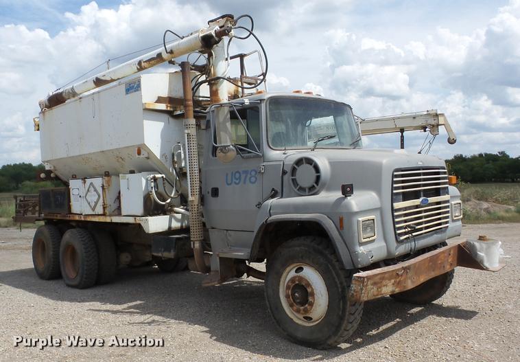 image for item AG9454 1997 Ford LNT8000 ANFO bulk handling truck