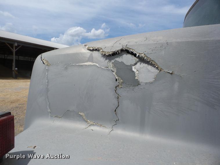 image for item AG9454 1997 Ford LNT8000 ANFO bulk handling truck