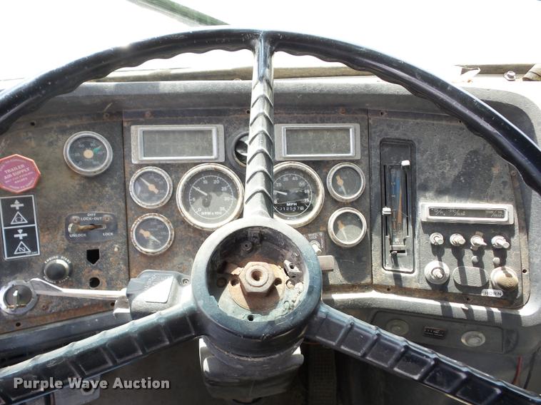 image for item AG9454 1997 Ford LNT8000 ANFO bulk handling truck