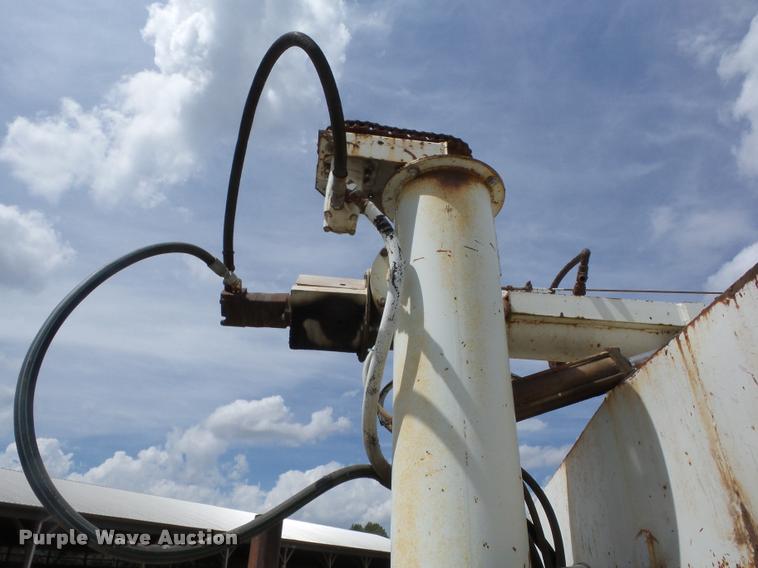 image for item AG9454 1997 Ford LNT8000 ANFO bulk handling truck