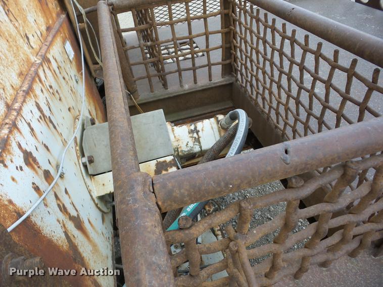 image for item AG9454 1997 Ford LNT8000 ANFO bulk handling truck