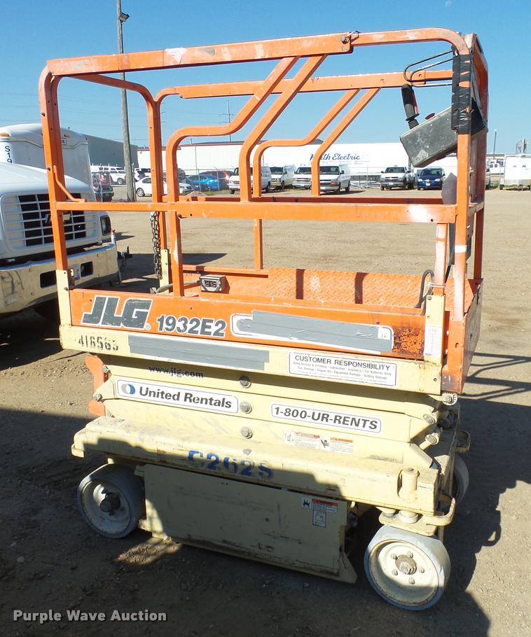 image for item AL9132 JLG 1932E2 scissor lift
