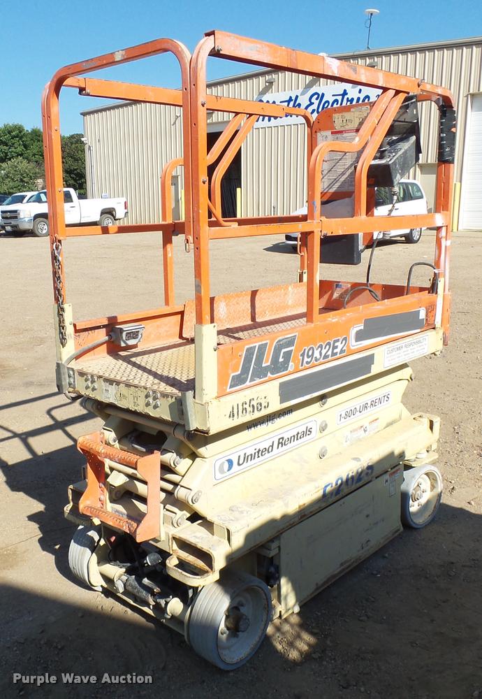 image for item AL9132 JLG 1932E2 scissor lift