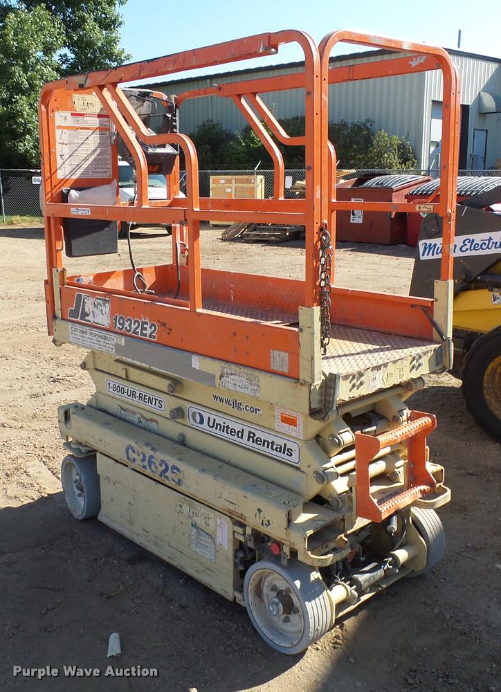 image for item AL9132 JLG 1932E2 scissor lift
