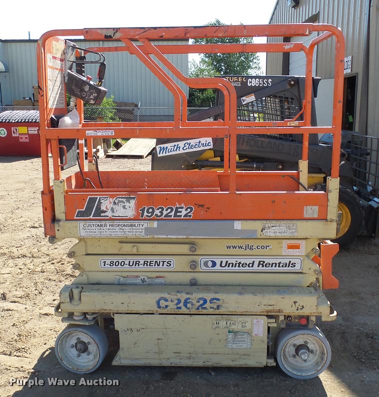 image for item AL9132 JLG 1932E2 scissor lift
