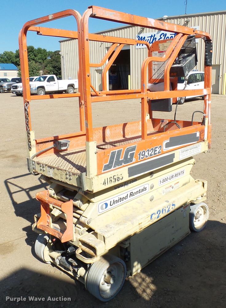image for item AL9132 JLG 1932E2 scissor lift