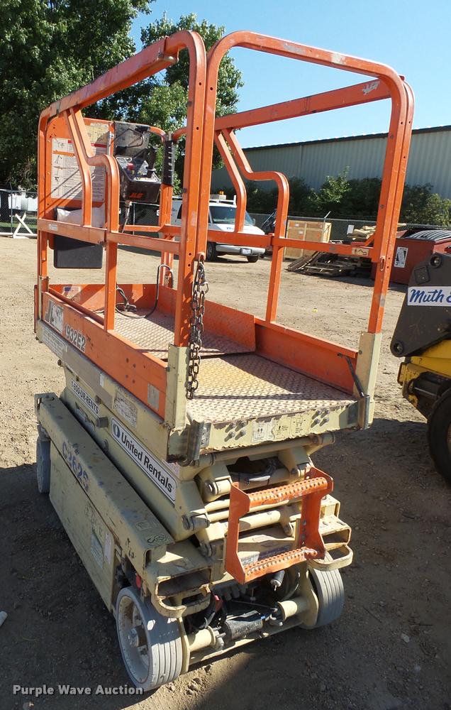 image for item AL9132 JLG 1932E2 scissor lift