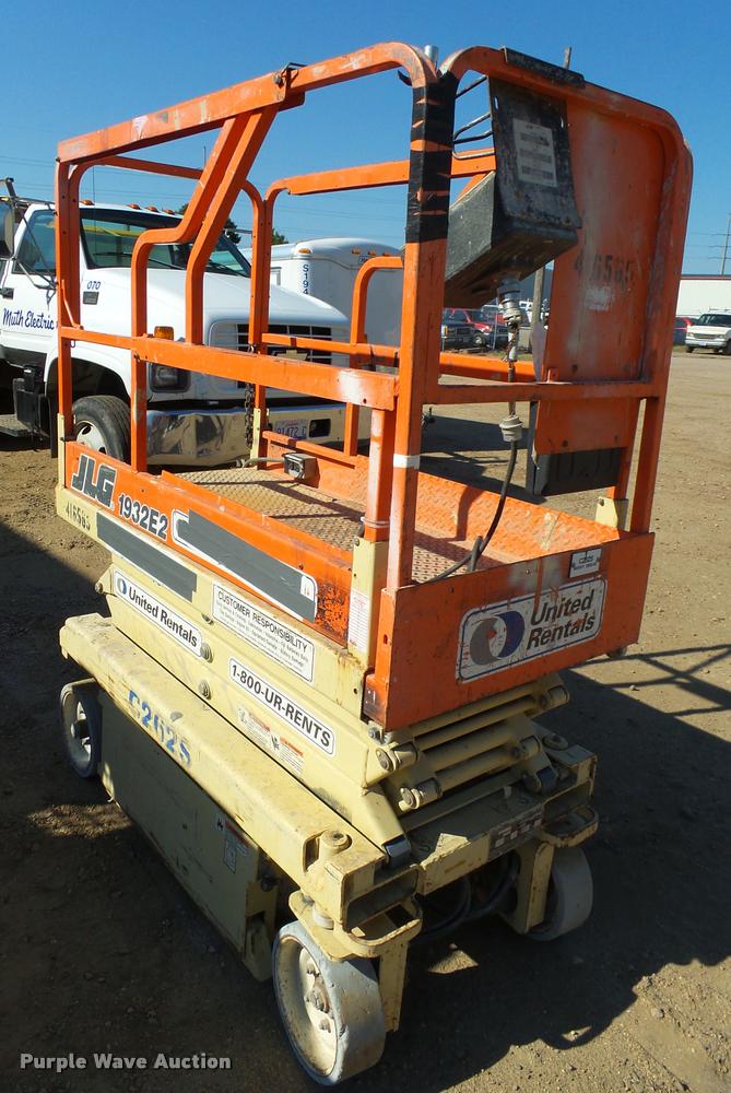 image for item AL9132 JLG 1932E2 scissor lift