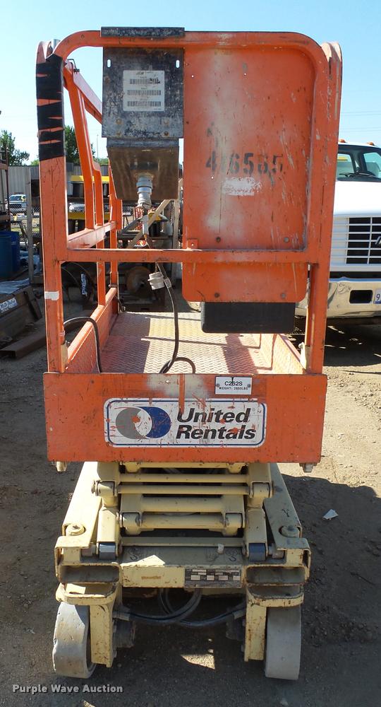 image for item AL9132 JLG 1932E2 scissor lift
