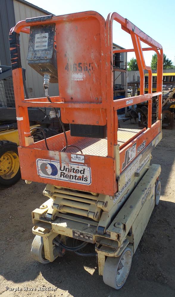 image for item AL9132 JLG 1932E2 scissor lift