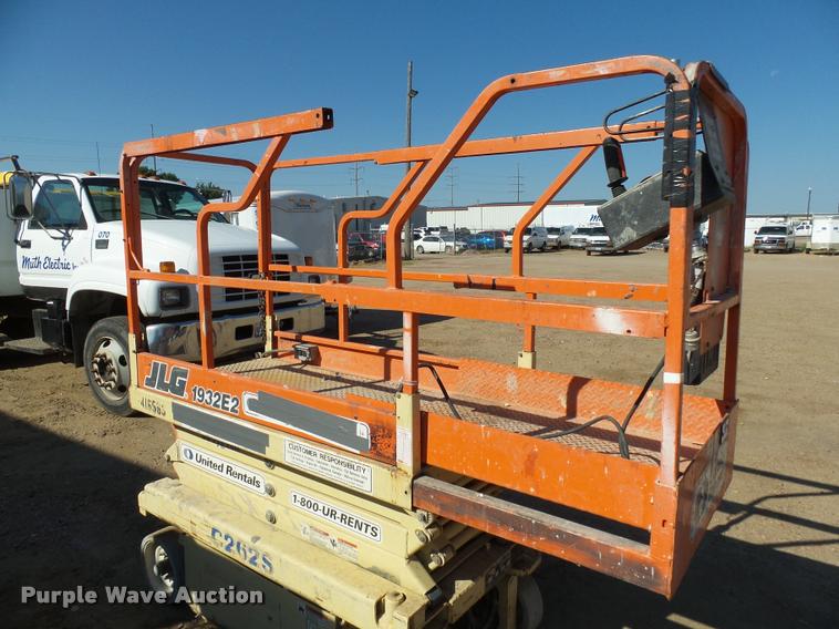 image for item AL9132 JLG 1932E2 scissor lift