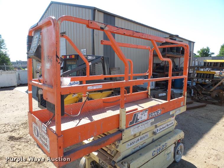 image for item AL9132 JLG 1932E2 scissor lift