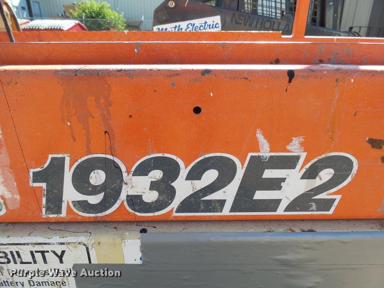image for item AL9132 JLG 1932E2 scissor lift