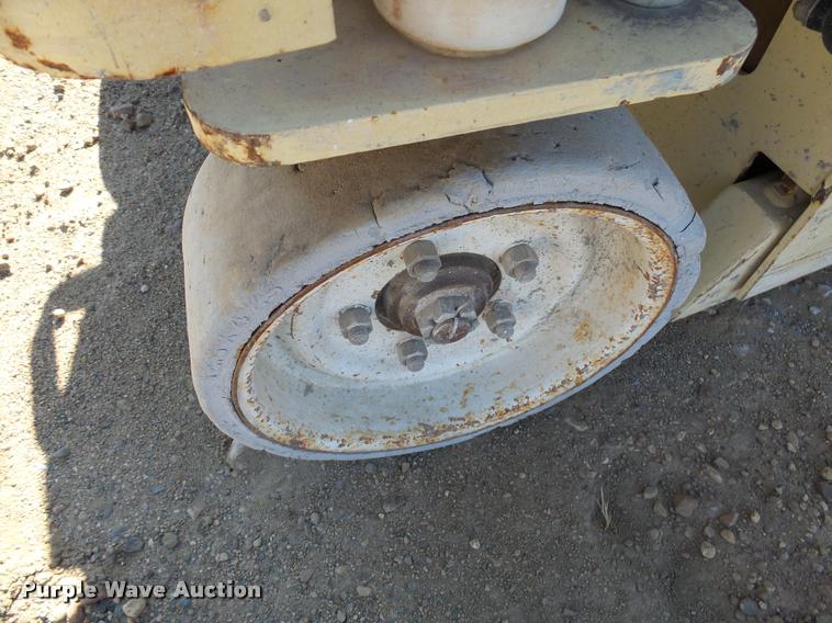 image for item AL9132 JLG 1932E2 scissor lift