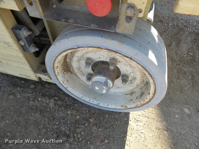 image for item AL9132 JLG 1932E2 scissor lift