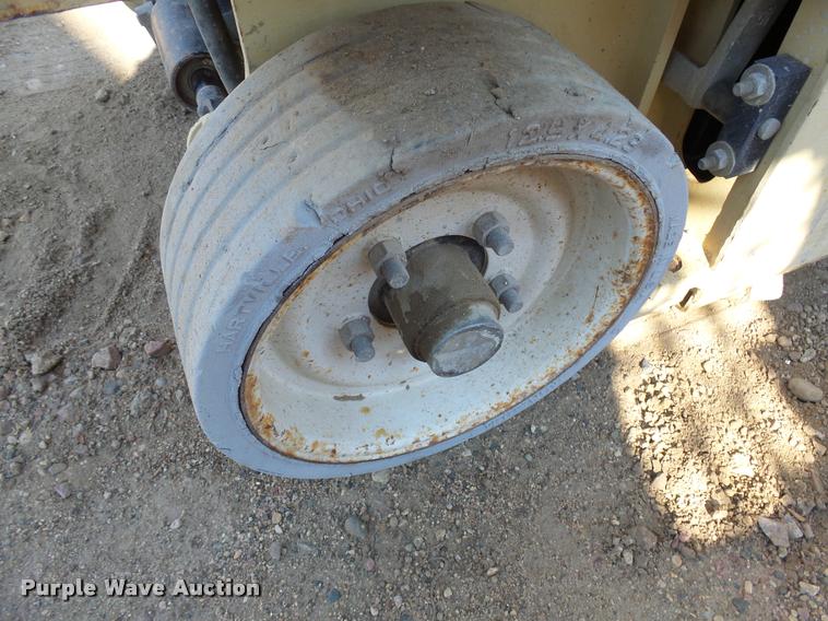 image for item AL9132 JLG 1932E2 scissor lift