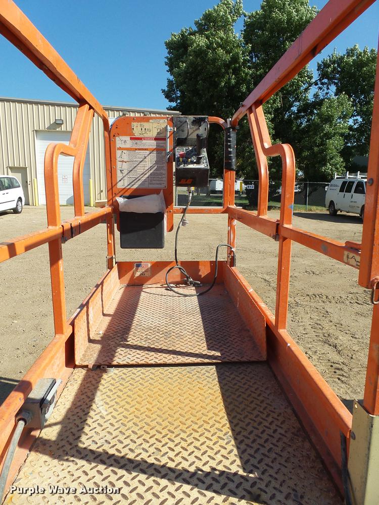 image for item AL9132 JLG 1932E2 scissor lift