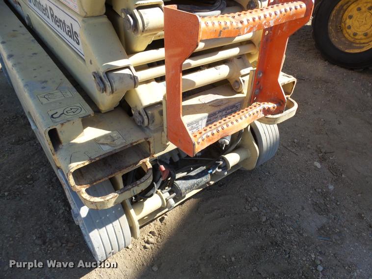 image for item AL9132 JLG 1932E2 scissor lift