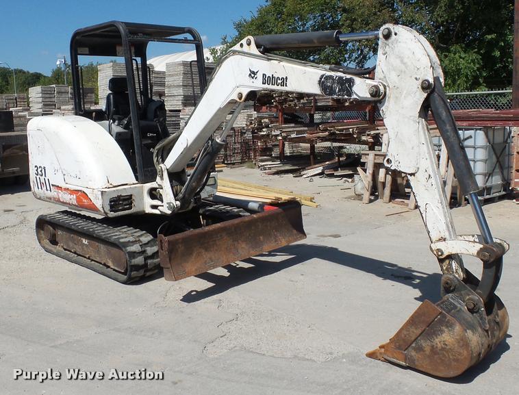 image for item BG9727 2003 Bobcat 331 compact excavator