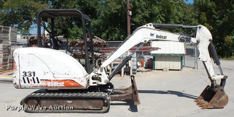 image for item BG9727 2003 Bobcat 331 compact excavator