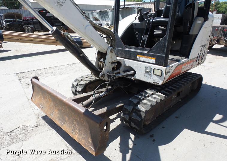 image for item BG9727 2003 Bobcat 331 compact excavator