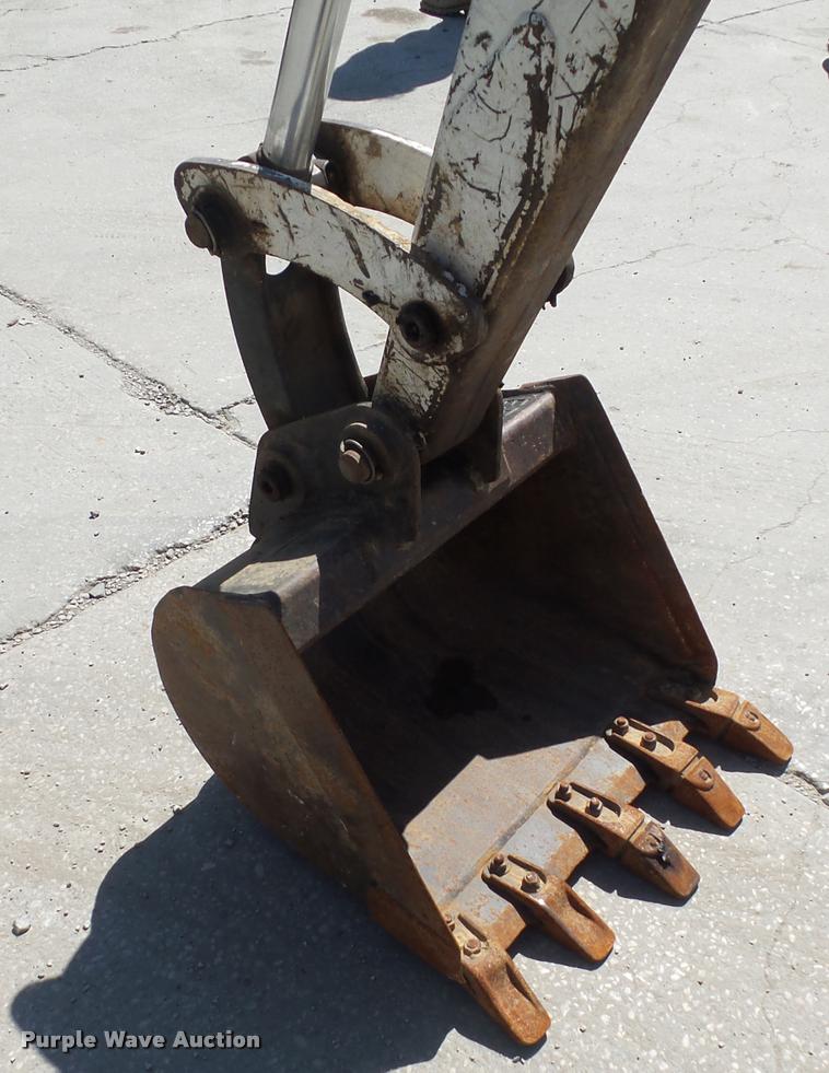 image for item BG9727 2003 Bobcat 331 compact excavator