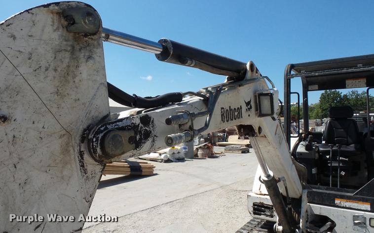 image for item BG9727 2003 Bobcat 331 compact excavator