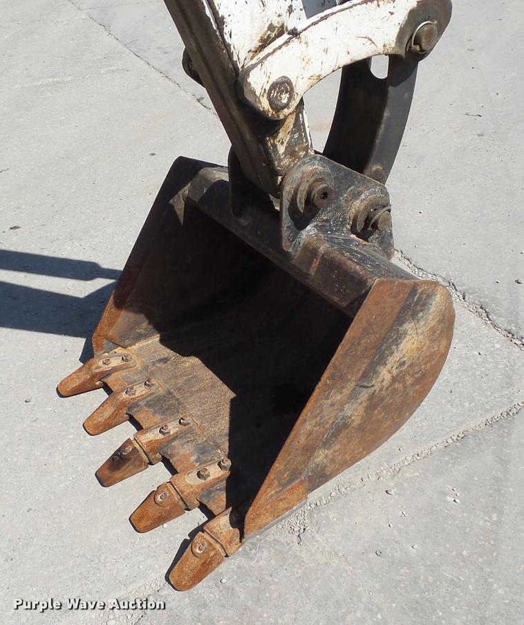 image for item BG9727 2003 Bobcat 331 compact excavator
