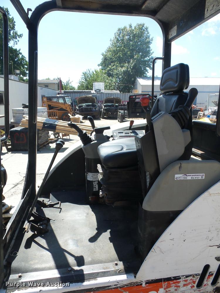 image for item BG9727 2003 Bobcat 331 compact excavator