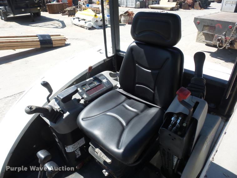 image for item BG9727 2003 Bobcat 331 compact excavator