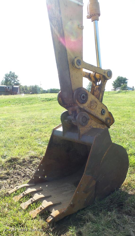 image for item BK9596 1999 John Deere 200LC excavator