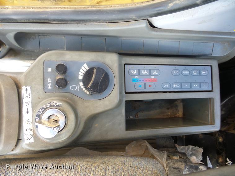 image for item BK9596 1999 John Deere 200LC excavator