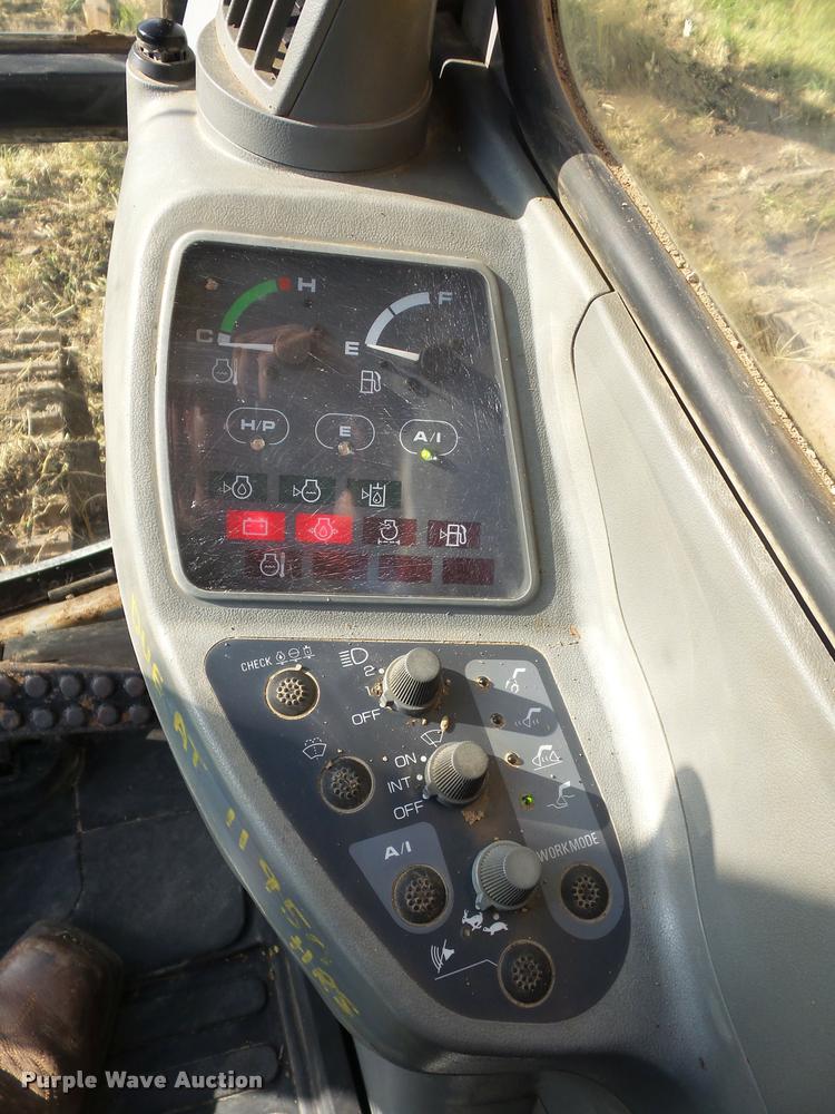 image for item BK9596 1999 John Deere 200LC excavator