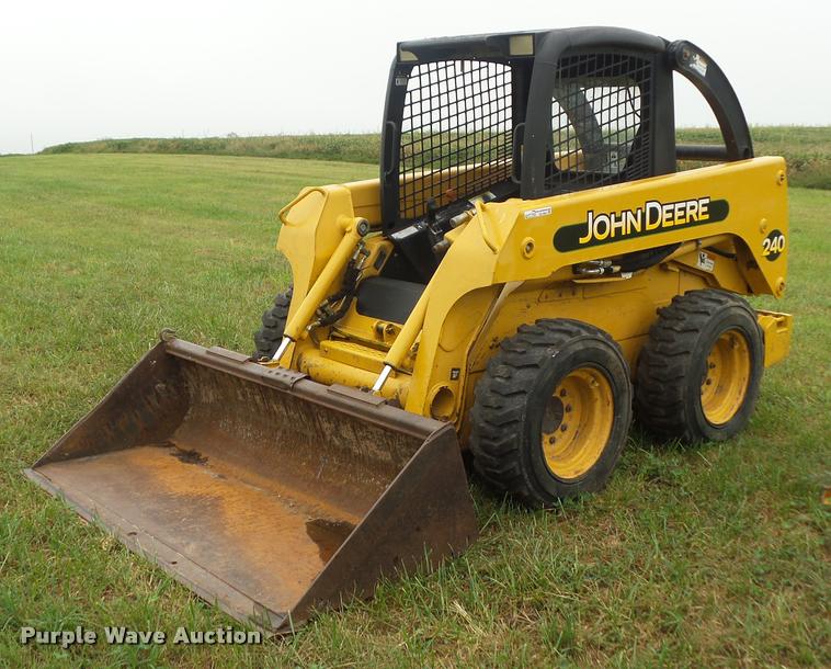 image for item BK9624 1999 John Deere 240 skid steer