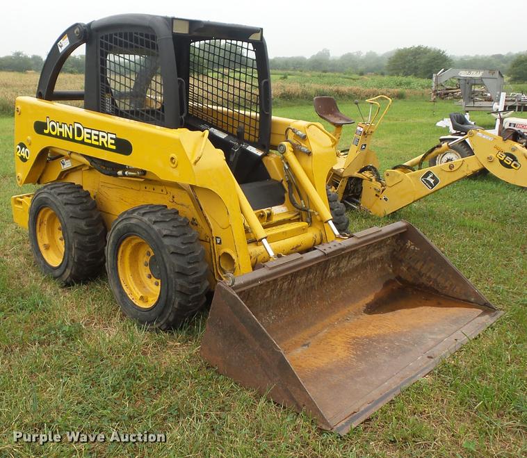 image for item BK9624 1999 John Deere 240 skid steer