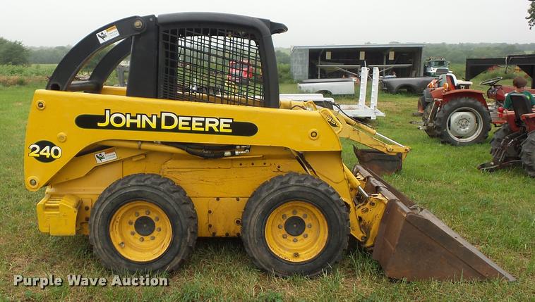 image for item BK9624 1999 John Deere 240 skid steer