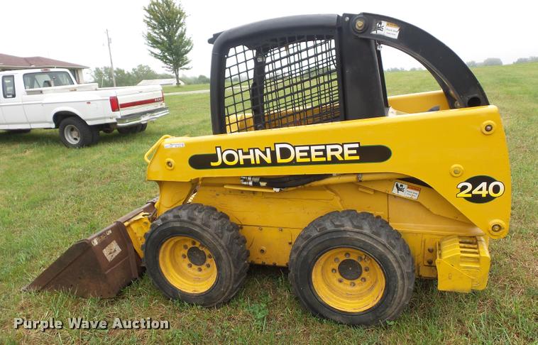 image for item BK9624 1999 John Deere 240 skid steer