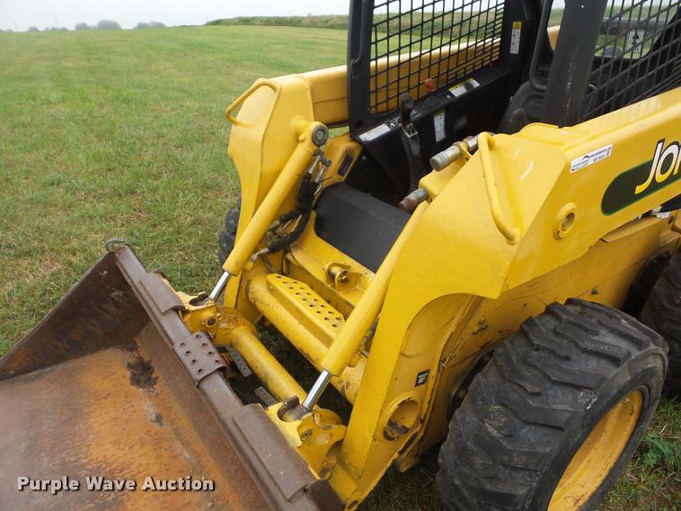 image for item BK9624 1999 John Deere 240 skid steer
