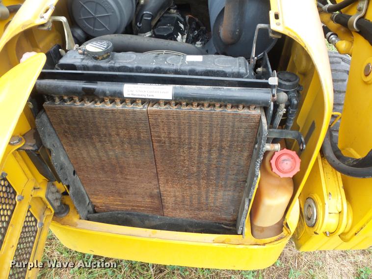 image for item BK9624 1999 John Deere 240 skid steer