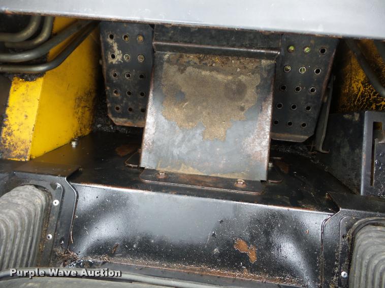 image for item BK9624 1999 John Deere 240 skid steer