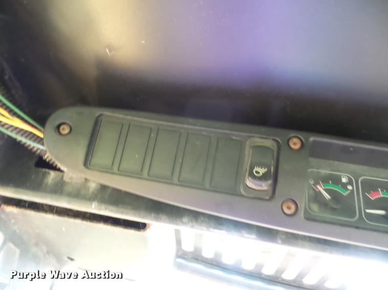 image for item BK9624 1999 John Deere 240 skid steer