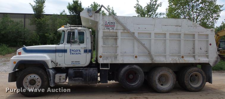 image for item BS9626 2003 Mack RD688S dump truck