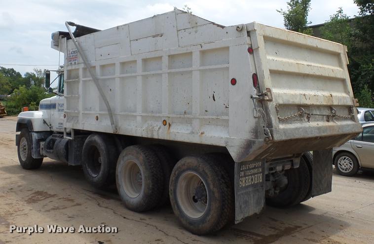 image for item BS9626 2003 Mack RD688S dump truck