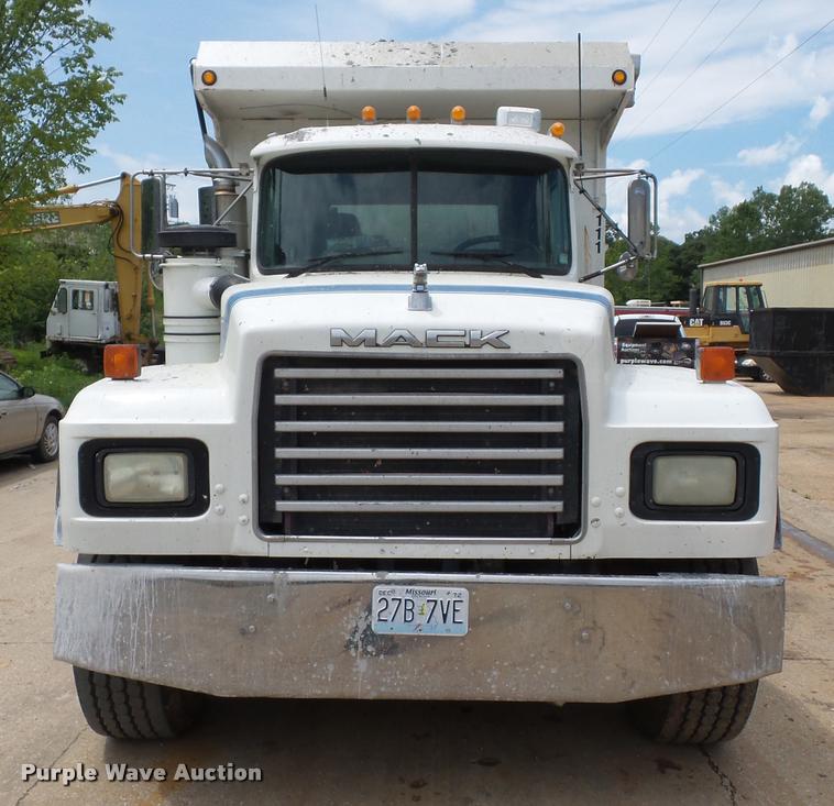 image for item BS9626 2003 Mack RD688S dump truck